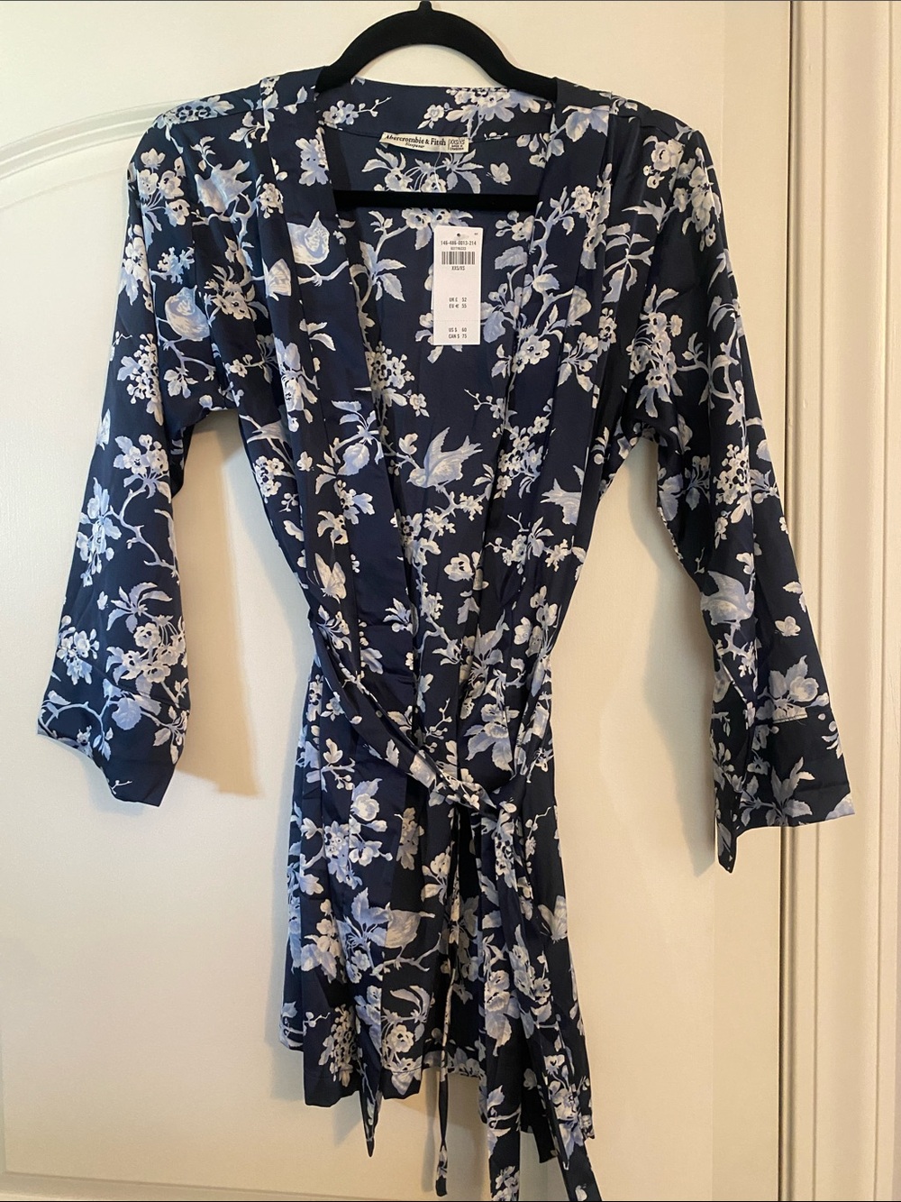 Floral Wrap robe - Navy & White